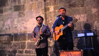 Justi and Gon  Corren  Gossos  acústic version  Barcelona 2015 [upl. by Yreffej]