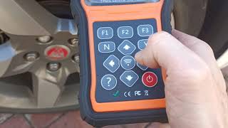 Easy TPMS Sensor Replacement and Cloning Foxwell T2000 TPMS Tool [upl. by Eilhsa]