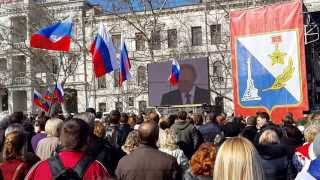 Тысячи севастопольцев на площади ПС Нахимова слушали обращение своего Президента [upl. by Seem]