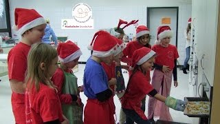 In der Weihnachtsbäckerei der Grundschule Bad Münder [upl. by Armillia464]