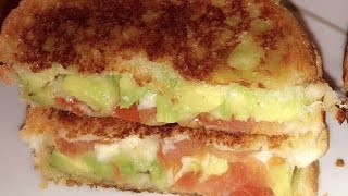 Croque Monsieur Mozzarella Avocat Tomate  simple et rapide [upl. by Ennairrac]