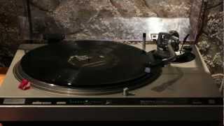 Technics SL1600 MK2  Technics 270C [upl. by Yllatan]