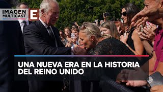 De luto por Isabel II los británicos abrazan a Carlos III como su nuevo rey [upl. by Lindholm204]