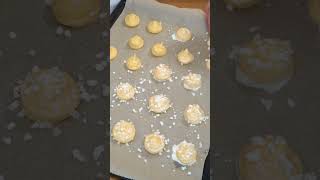 Des chouquettes irrésistibles garnies de crème chantilly maison  🧁 recette patisserie choux [upl. by Ellehcyar]