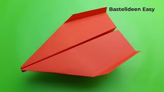 Papierflieger Basteln  Wie Man Ein Papierflugzeug Baut Das Zu Einem Zurückfliegt [upl. by Enner]