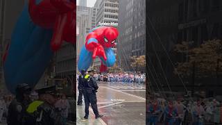 SpiderMan fue uno de los globos nuevos en el desfile de Thanksgiving en Nueva York 🥰 [upl. by Naul94]