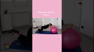 ADDOMINALI  CORE TRAINING  Esercizio con Fitball [upl. by Ynor70]