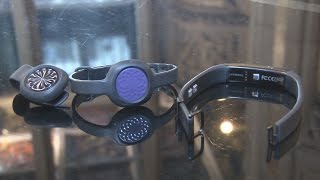 Jawbone lance deux nouveaux bracelets connectés [upl. by Nolur369]