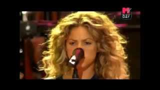 Shakira La Tortura  Live Mtv Day 2005 [upl. by Asiak]