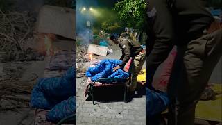 सर्दरात बिना बिस्तर एक माँ नन्हा बेबी कोई ऐसे कैसे सो सकता हैँ😥🫂mom cutebaby humanity motivation [upl. by Annaj]