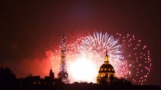 Feu dartifice 14 juillet 2013 Paris  Tour Eiffel [upl. by Nnahgaem]