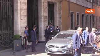 Draghi rientra a Palazzo Madama per il dibattito sulle comunicazioni [upl. by Cheffetz]