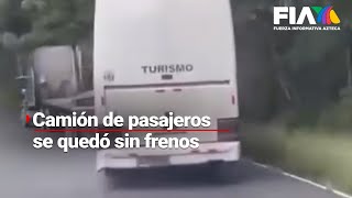 ¡UN VIAJE QUE SALIÓ M4L  Camión de pasajeros se quedó sin frenos y fue detenido por tráiler [upl. by Ecylahs280]