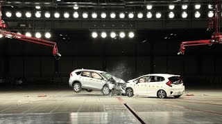 Crash Test  HONDA CRV vs FIT ASEAN NCAP [upl. by Einotna219]