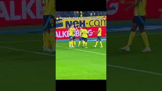 Alexander Isak x Viktor Gyökeres Asistencia y Gol football skills subscribe shortvideo like [upl. by Ettenrahs]