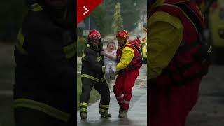 Alluvione Traversara in volo molti elicotteri per i salvataggi [upl. by Adnirod]