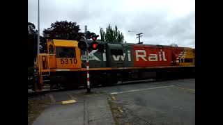 932 at Ontario St level crossing [upl. by Gracia447]