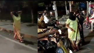 Besharmi Ki Hadh Paar Kar Di In Aurato Ne At Nayapool Minar Garden   SACH NEWS [upl. by Izawa]