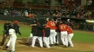 Eries Moya slugs a walkoff solo homer [upl. by Vittoria403]