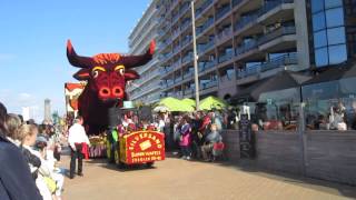 Bloemencorso Blankenberge 2014  Landelijke Gilde Zaffelare Stierengevecht Filmpje 2 [upl. by Saint702]