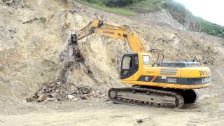 CLG936 Bagger im Einsatz im Kieswerk mit Abbauhammer [upl. by Wie]