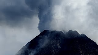 GUNUNG MERAPI ERUPSI SUPLAI MAGMA KUAT ASAP TEBAL MENYEMBUR [upl. by Nomaj]