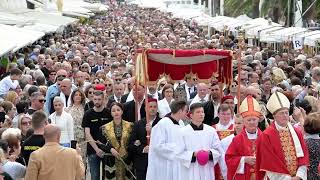 Procesija od katedrale sv Dujma do oltara na Rivi i svečano misno slavlje povodom Dana sv Dujma [upl. by Solly726]