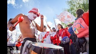 ¡Emocionante PREVIA DE LA HINCHADA PERUANA Perú vs Australia Estadio Olímpico de Sochi [upl. by Schweitzer]