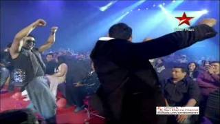 1High VA Q akshay kumar amp john abraham dance performance in airtel super star awards 2011 by ravi [upl. by Bussey]