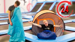 Overleven In Een Trampoline Park Zonder Te Slapen [upl. by Ellevehc]