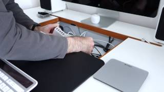 Geek Vlog 93  New Style Desk Tour 2014 bluelounge tweethue [upl. by Tirma]