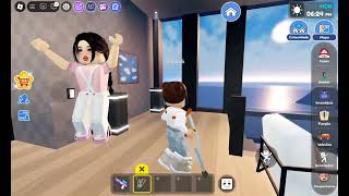 AS PRIMAS ATRAPALHADAS NO LIVETOPIA  ROBLOX  HISTORIAS [upl. by Ecneralc]