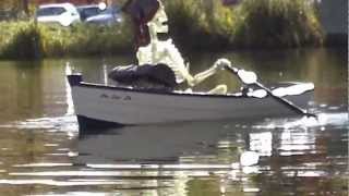 Du Oar Di radio controlled rowing boat short vid [upl. by Anaerdna284]