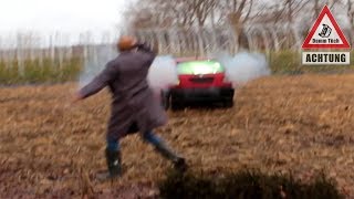 Feuerwerk explodiert im Auto [upl. by Shaya]