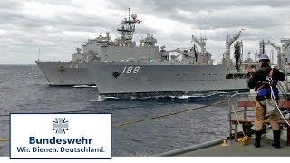 Betankung einer deutschen Fregatte im Atlantik – Bundeswehr [upl. by Arbmahs]