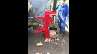 PTO Driven Log Splitter 27T [upl. by Matilda]