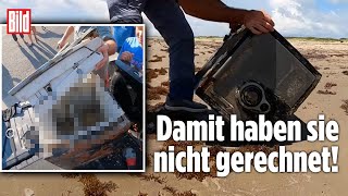 Tresor am Strand gefunden – Inhalt lässt Finder sprachlos zurück [upl. by Heshum]