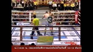 Toby Smith Kaewsamrit vs Darathong TThepsutin Kings Cup 2012 [upl. by Lledyr]