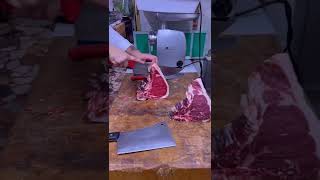 How do you cut Florentine Steak Bistecca Alla Fiorentina [upl. by Gualtiero]