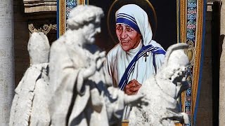 Mère Teresa devient quotofficiellementquot une sainte [upl. by Tena]