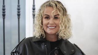 Laeticia Hallyday  une joyeuse annonce de grossesse « Tellement excitée plus que reconnaissante » [upl. by Yelha]