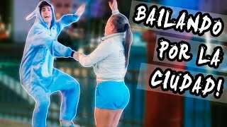 BAILANDO COMO LOCO POR LA CIUDAD la policía me echa  Alejo Igoa [upl. by Aicenaj120]