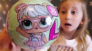 Sonjina prva lutkica kuglica LOL 7 iznenadjenja  LOL Big Sisters Surprise Doll Unboxing Gold Ball [upl. by Brocky110]