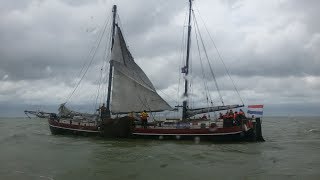 Charterschip met gebroken mast op het IJsselmeer [upl. by Nod]