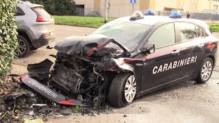 CARABINIERI SI SCHIANTANO DURANTE INSEGUIMENTO ARRIVO CARABINIERI IN SIRENAELI COMOAPS VVF BUSTO [upl. by Panthea]