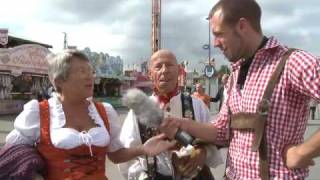 Oktoberfest styleranking zeigt euch die schönsten Dirndl und Lederhosn live von der Wiesn [upl. by Zehc]