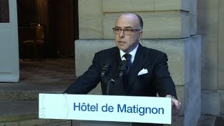 Cazeneuve la gauche doit quotassumer le bilanquot de Hollande [upl. by Diarmit921]