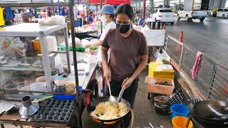 Powerful fried rice master chef in Bangkok  thai street food [upl. by Mullac112]