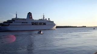 MS Deutschland  Verabschiedung am Willkommen Höft in Wedel  Hamburger Hafen 2014 [upl. by Eustashe]