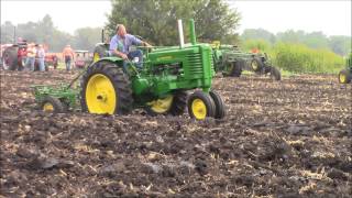 John Deere G Plowing at the Half Century of Progress Show 2015 [upl. by Kristie]